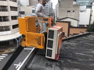 室外機　バケット車